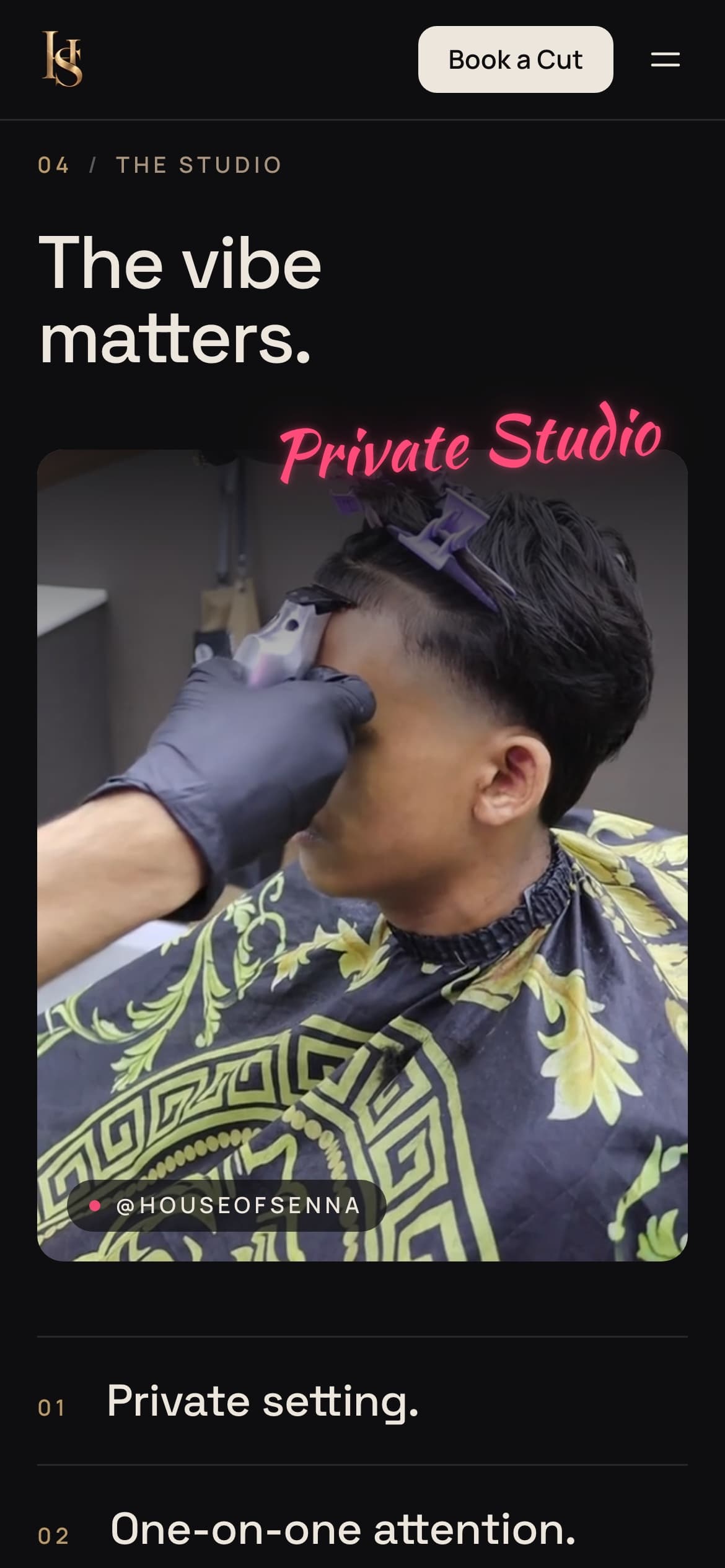 Mobiele studio-sectie van House of Senna met de TikTok-video